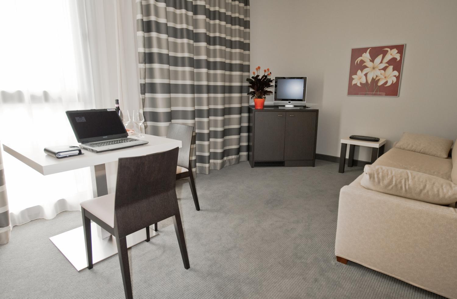 Hotel Rivarolo ริวาโรโลกานาเวเซ ภายนอก รูปภาพ